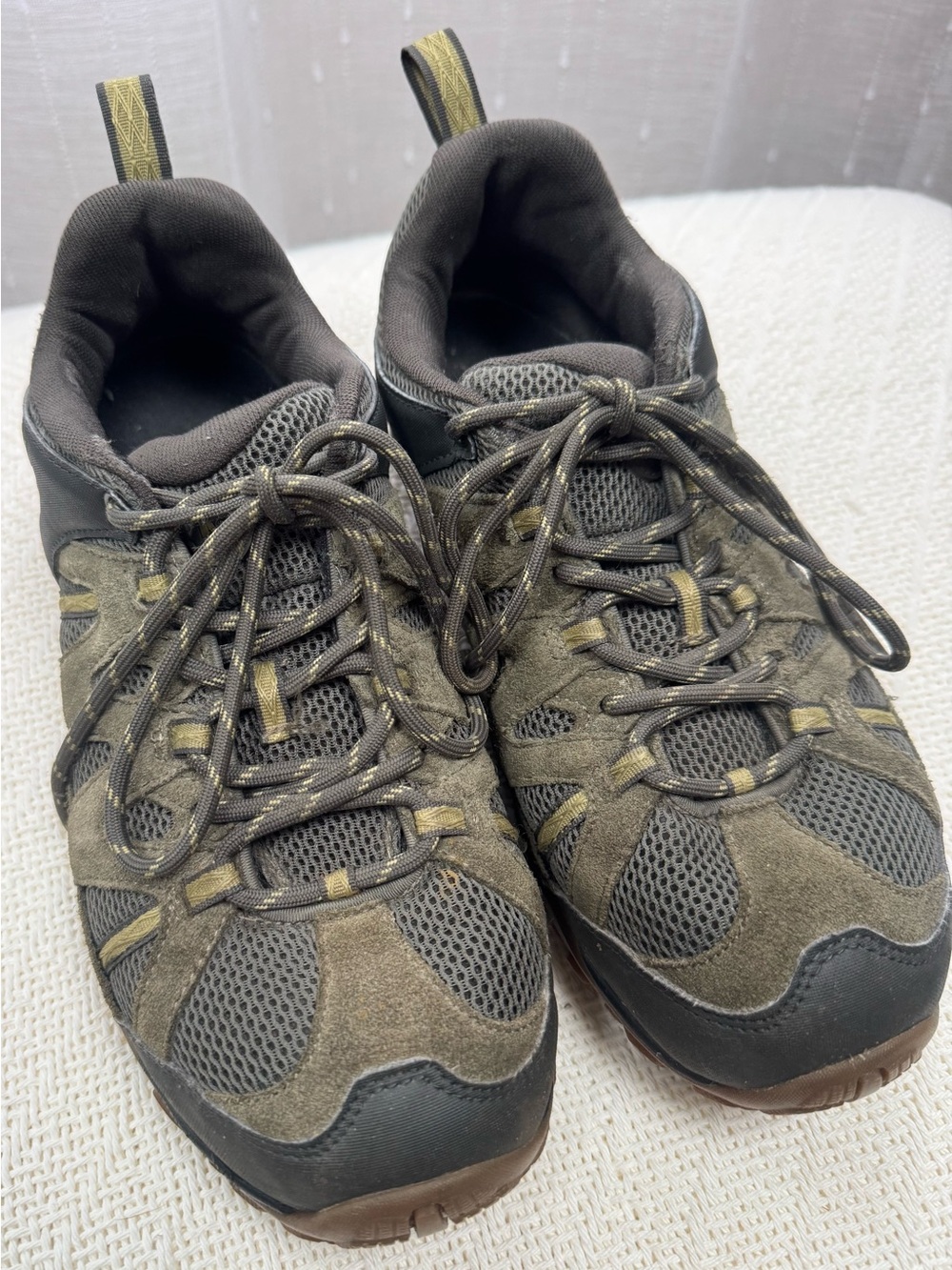 Merrell Men’s Sz 8.5 Olive Green and Black Trail Sneakers
